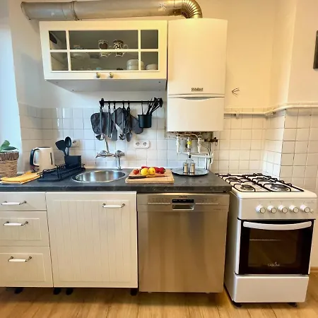 Apartment Downtown By Ninja Spaces - Kingsize-bett, Kueche, Netflix, Terrasse