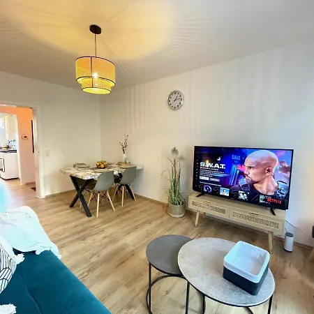Downtown By Ninja Spaces - Kingsize-bett, Kueche, Netflix, Terrasse شقة *